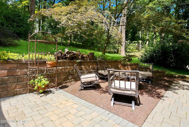 76 Long Hill Road, Gillette, NJ 07933