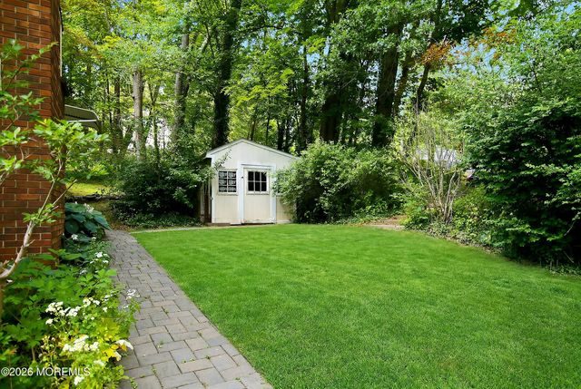 76 Long Hill Road, Gillette, NJ 07933