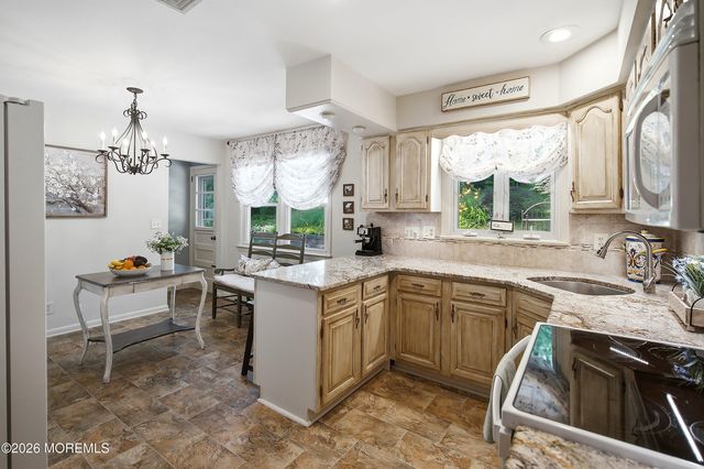 76 Long Hill Road, Gillette, NJ 07933