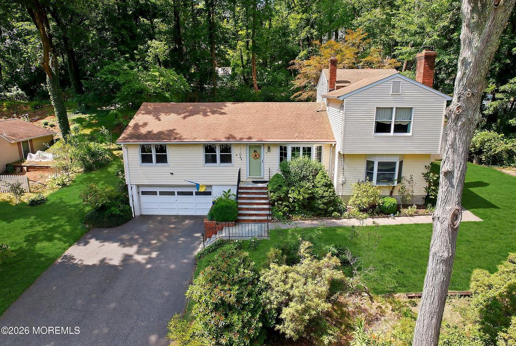 76 Long Hill Road, Gillette, NJ 07933