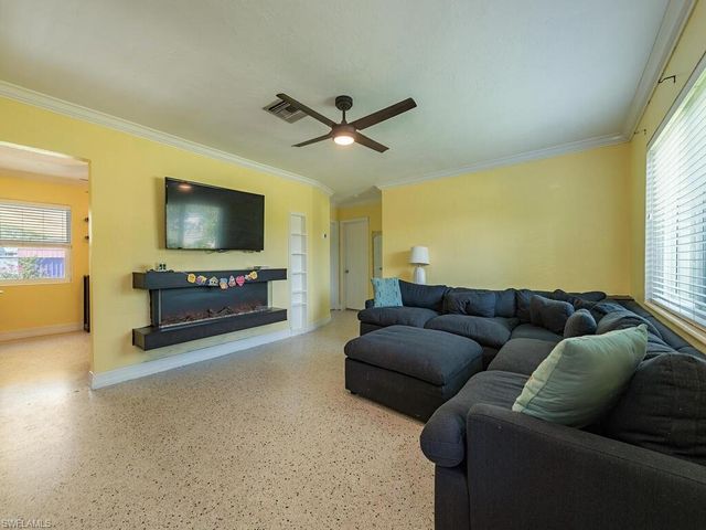 5521 Shaddelee LN W, Fort Myers, FL 33919