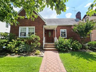 190 Bryant Avenue 2, Floral Park, NY 11001