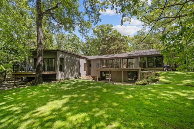 550 S Green Bay Road, Lake Forest, IL 60045