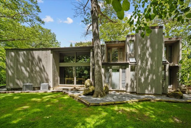 550 S Green Bay Road, Lake Forest, IL 60045