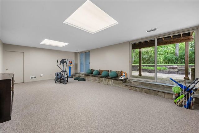 550 S Green Bay Road, Lake Forest, IL 60045