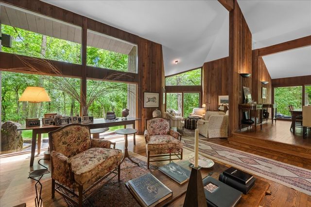 550 S Green Bay Road, Lake Forest, IL 60045