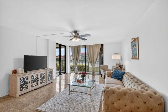 7030 Half Moon Circle 117, Hypoluxo, FL 33462