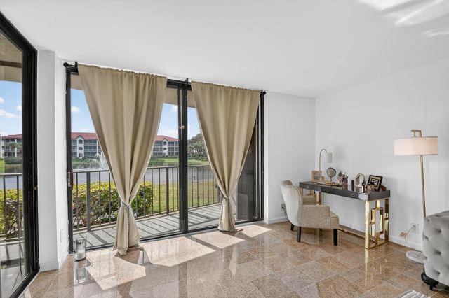 7030 Half Moon Circle 117, Hypoluxo, FL 33462