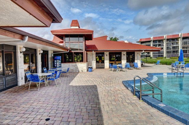 7030 Half Moon Circle 117, Hypoluxo, FL 33462