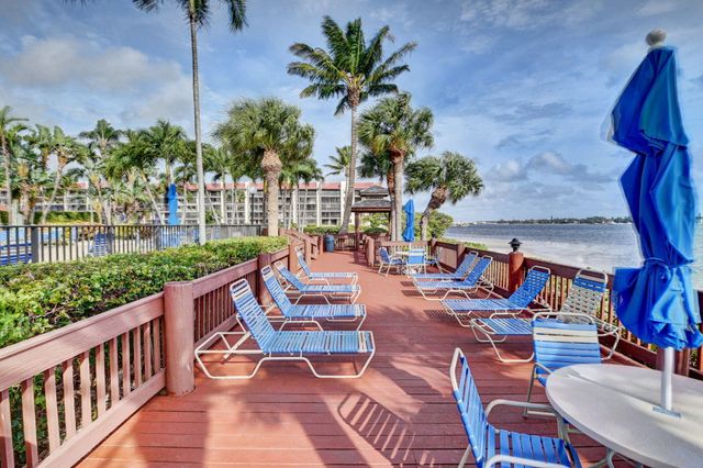 7030 Half Moon Circle 117, Hypoluxo, FL 33462