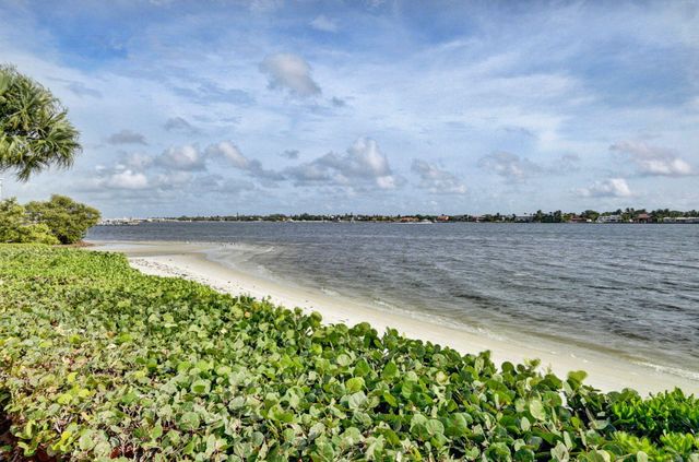 7030 Half Moon Circle 117, Hypoluxo, FL 33462