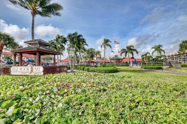 7030 Half Moon Circle 117, Hypoluxo, FL 33462