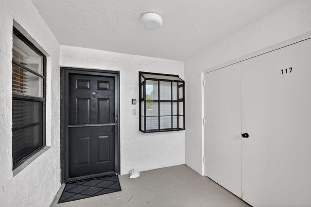 7030 Half Moon Circle 117, Hypoluxo, FL 33462