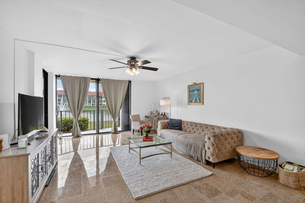 7030 Half Moon Circle 117, Hypoluxo, FL 33462