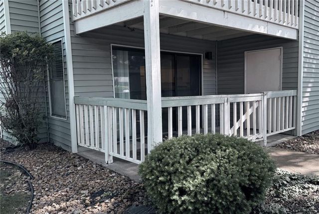 8822 W 106TH Terrace, Overland Park, KS 66212