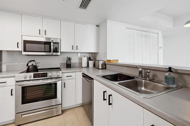 650 WEST AV 1406, Miami Beach, FL 33139