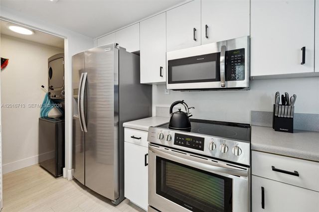 650 WEST AV 1406, Miami Beach, FL 33139