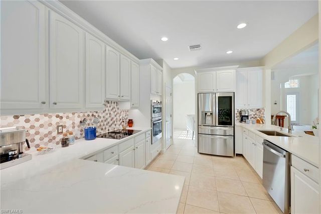 4748 Cerromar DR, Naples, FL 34112
