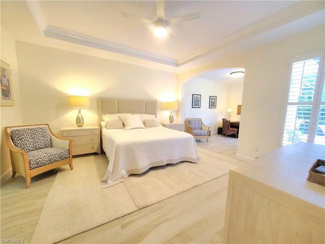 4748 Cerromar DR, Naples, FL 34112