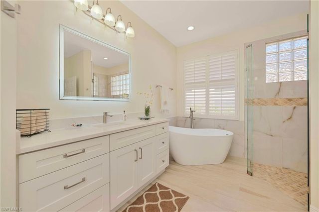 4748 Cerromar DR, Naples, FL 34112