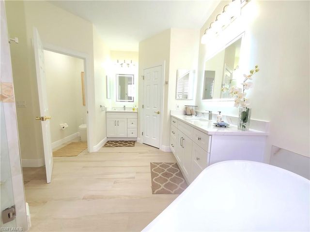 4748 Cerromar DR, Naples, FL 34112