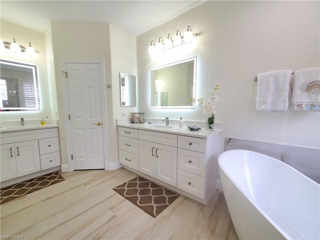 4748 Cerromar DR, Naples, FL 34112