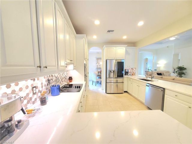 4748 Cerromar DR, Naples, FL 34112