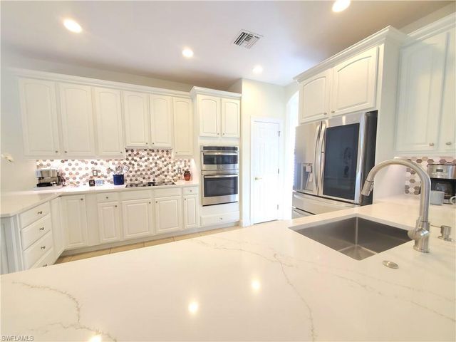 4748 Cerromar DR, Naples, FL 34112