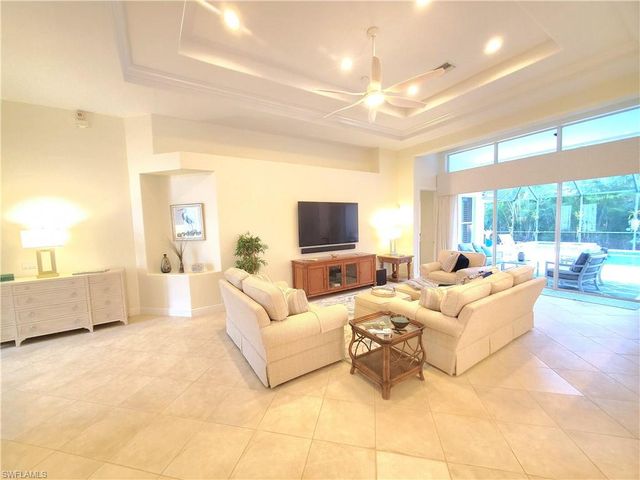 4748 Cerromar DR, Naples, FL 34112