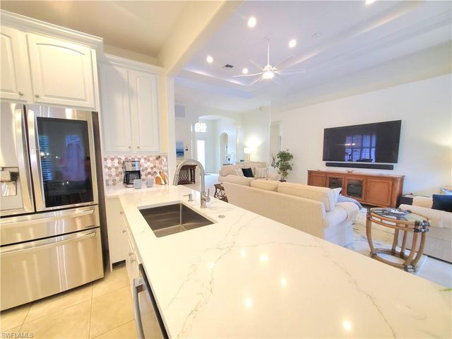 4748 Cerromar DR, Naples, FL 34112