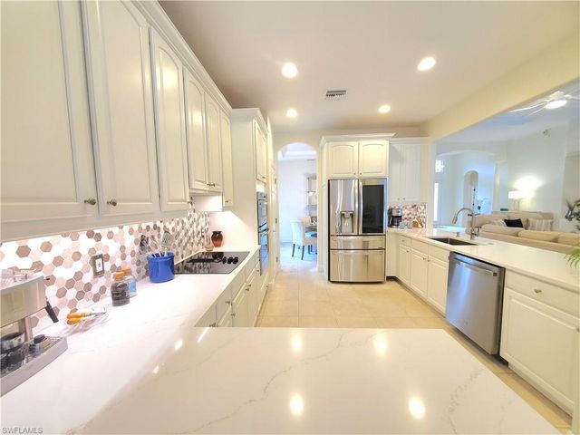 4748 Cerromar DR, Naples, FL 34112