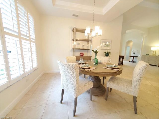 4748 Cerromar DR, Naples, FL 34112