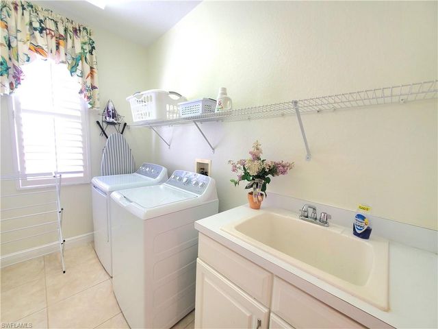 4748 Cerromar DR, Naples, FL 34112