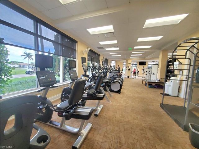 4748 Cerromar DR, Naples, FL 34112