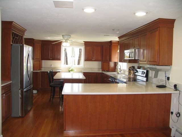 5 Dana Cir, Milford, MA 01757