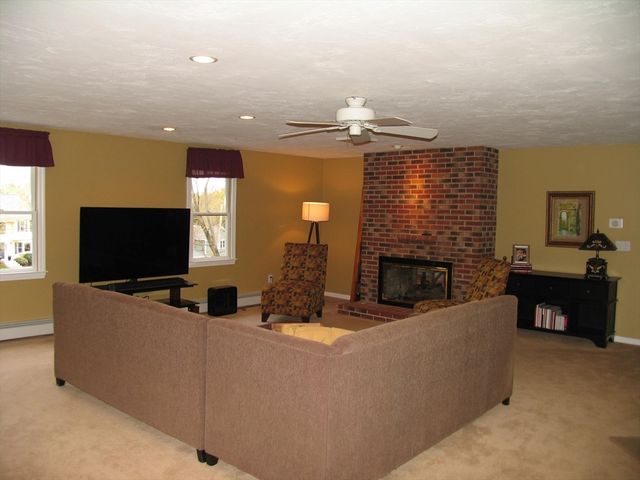 5 Dana Cir, Milford, MA 01757