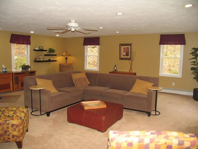 5 Dana Cir, Milford, MA 01757