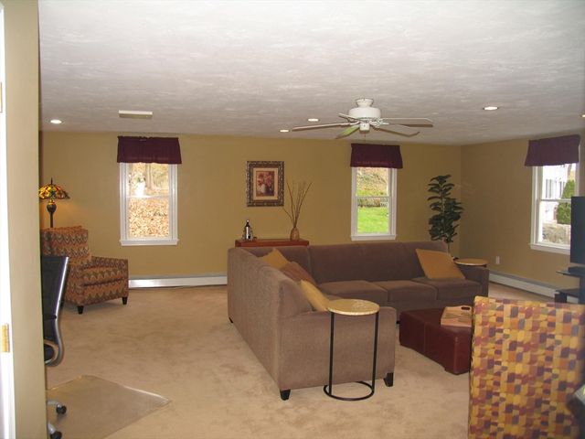 5 Dana Cir, Milford, MA 01757