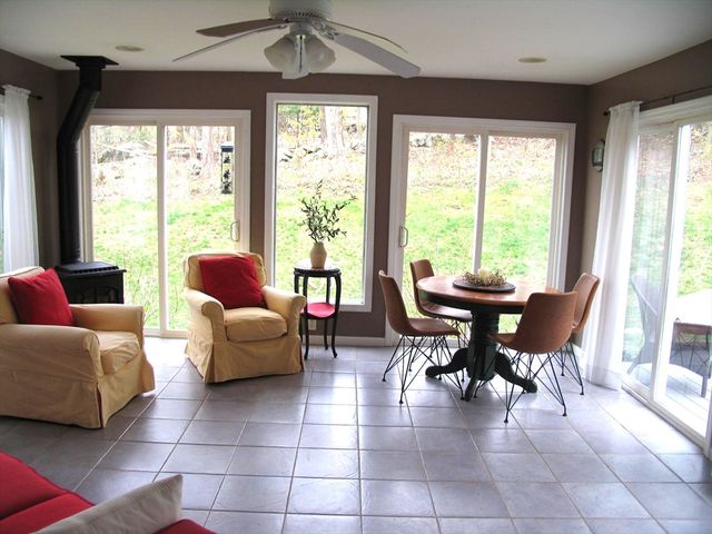 5 Dana Cir, Milford, MA 01757