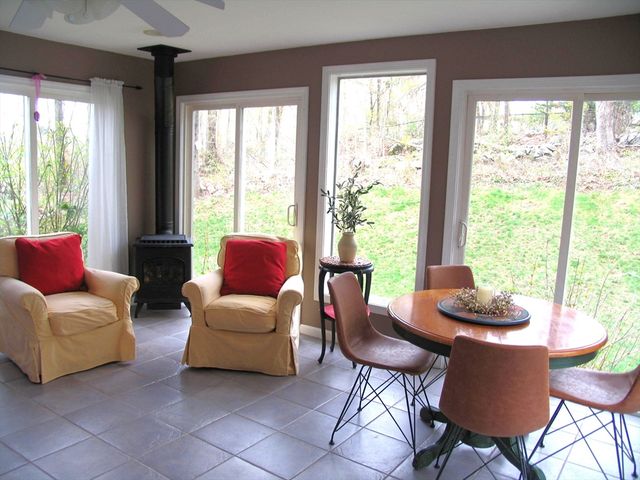 5 Dana Cir, Milford, MA 01757