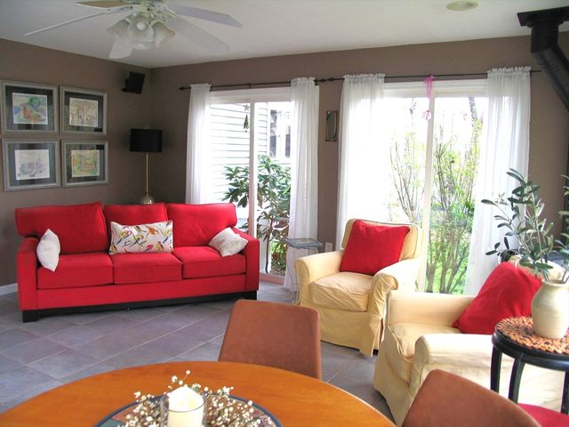 5 Dana Cir, Milford, MA 01757