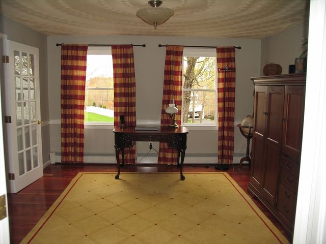 5 Dana Cir, Milford, MA 01757