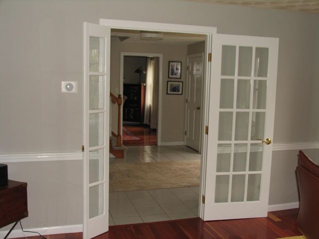 5 Dana Cir, Milford, MA 01757