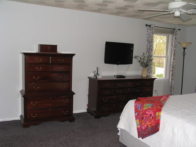 5 Dana Cir, Milford, MA 01757