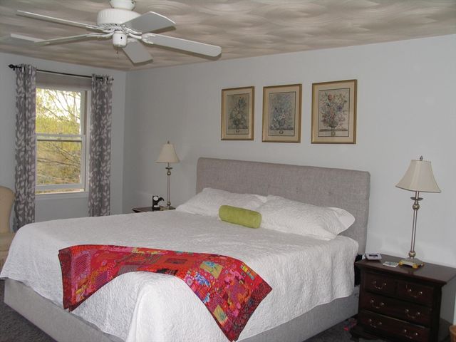 5 Dana Cir, Milford, MA 01757