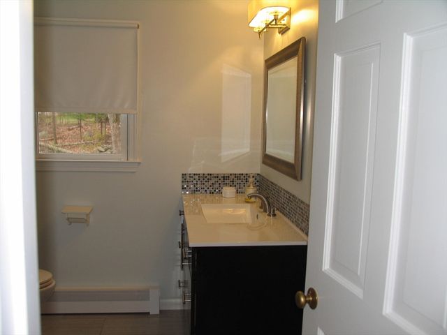 5 Dana Cir, Milford, MA 01757