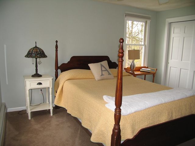 5 Dana Cir, Milford, MA 01757