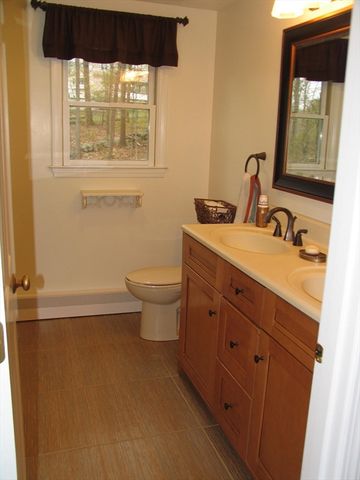 5 Dana Cir, Milford, MA 01757