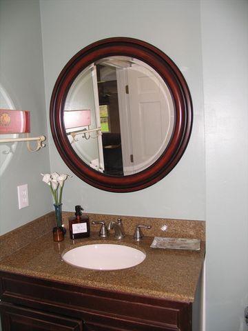 5 Dana Cir, Milford, MA 01757