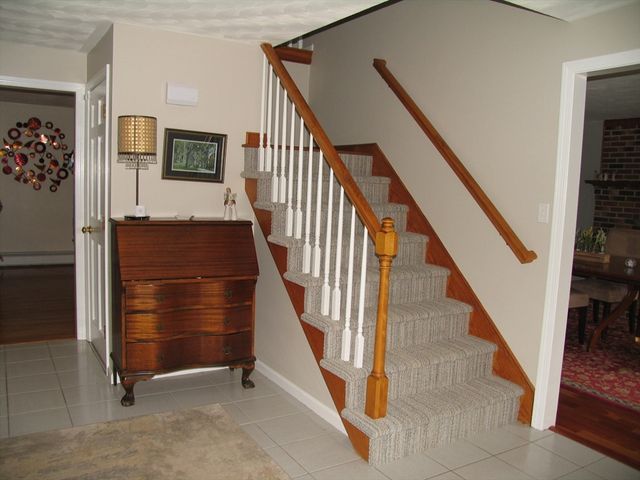 5 Dana Cir, Milford, MA 01757